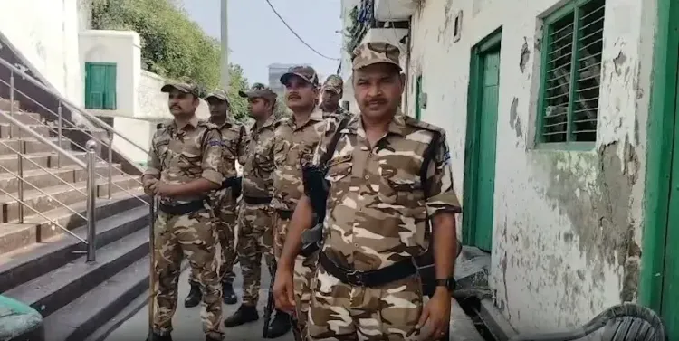 संभल जुमे की नमाज: जामा मस्जिद पर हाई अलर्ट, पुलिस ने जिले को सेक्टर-जोन में बाँटा