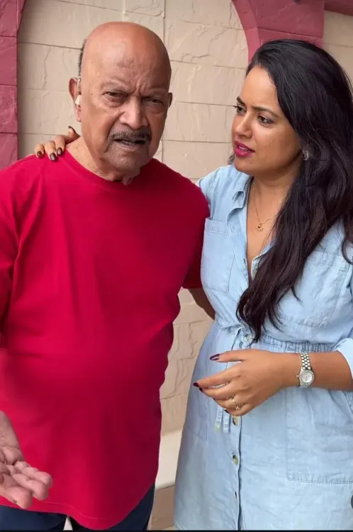 Sameera Reddy celebrates father Reddy Garu's 93rd birthday with emotional tribute