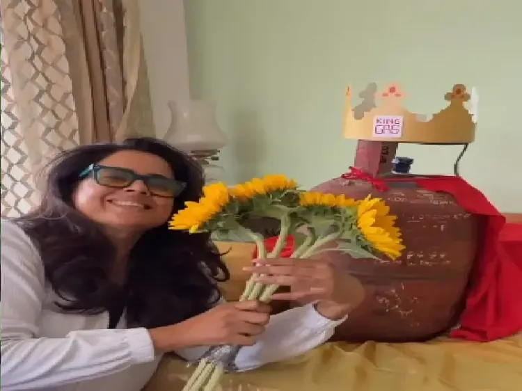 समीरा रेड्डी ने 'एलपीजी सिलेंडर' को बनाया स्पेशल गेस्ट, वीडियो ने जीता दिल