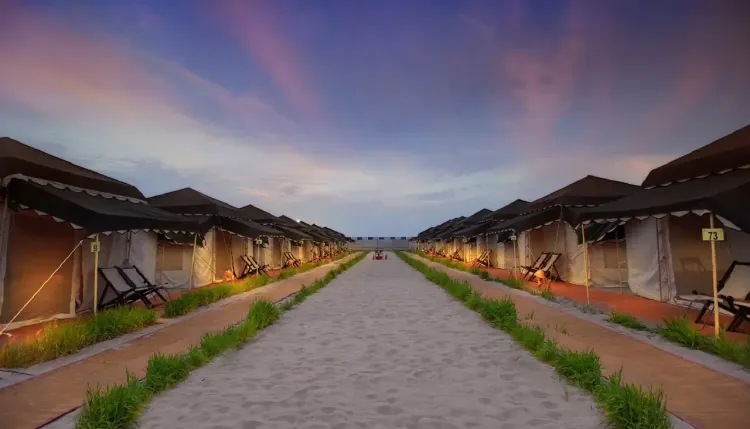 क्या संगम की रेत पर आध्यात्मिक लक्जरी का नया अनुभव दे रही है आधुनिक टेंट सिटी?