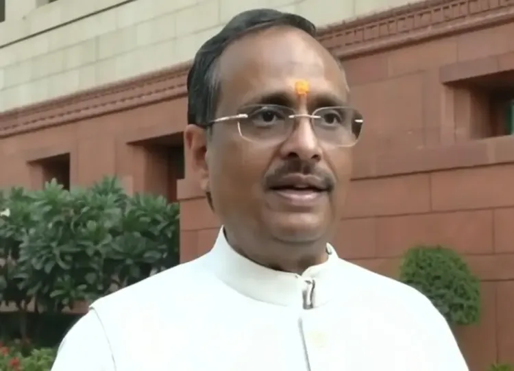 क्या संसद में कुत्ते और राहुल गांधी की चर्चा का कोई महत्त्व है?