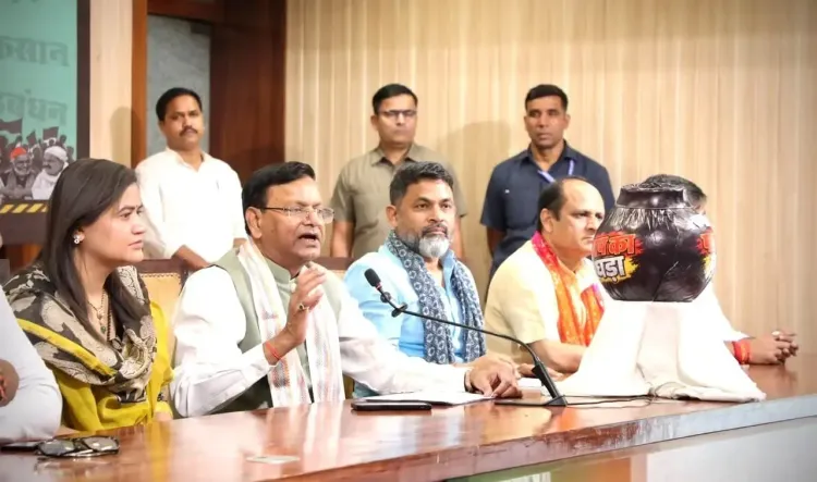 सपा के 34 साल: पंकज चौधरी का आरोप — विकास नहीं, कांड-कारनामे ही रहे चर्चा में
