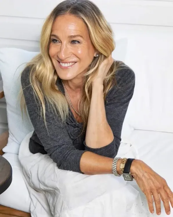 How Does Sarah Jessica Parker Handle 'Mean' Comments About Her Looks?