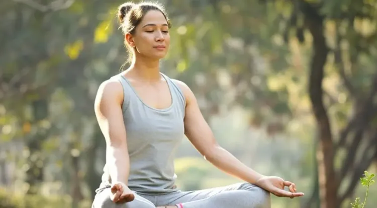 क्या सर्दी में खांसी-जुकाम से परेशान हैं? ये तीन योगासन पहुंचाएंगे राहत