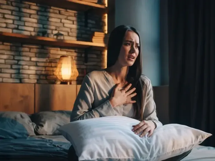 सर्दियों में लोग सीने में दर्द की शिकायत क्यों करते हैं, आयुर्वेद से इसका क्या समाधान है?