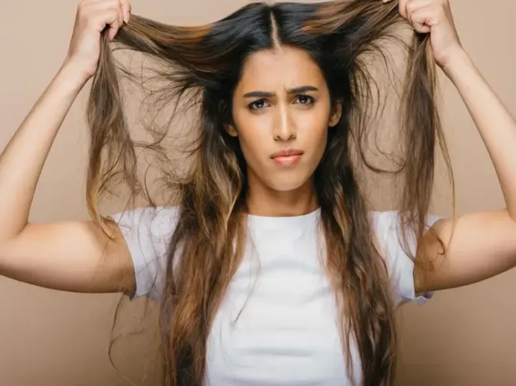 क्या सर्दियों में बाल झड़ने से परेशान हैं? इसे रोकने के लिए आयुर्वेद में हैं प्रभावी तरीके