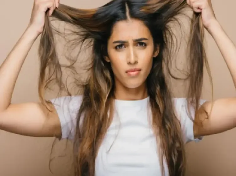 क्या सर्दियों में दो मुंहे बालों की समस्या से राहत पाई जा सकती है? जानें उपाय