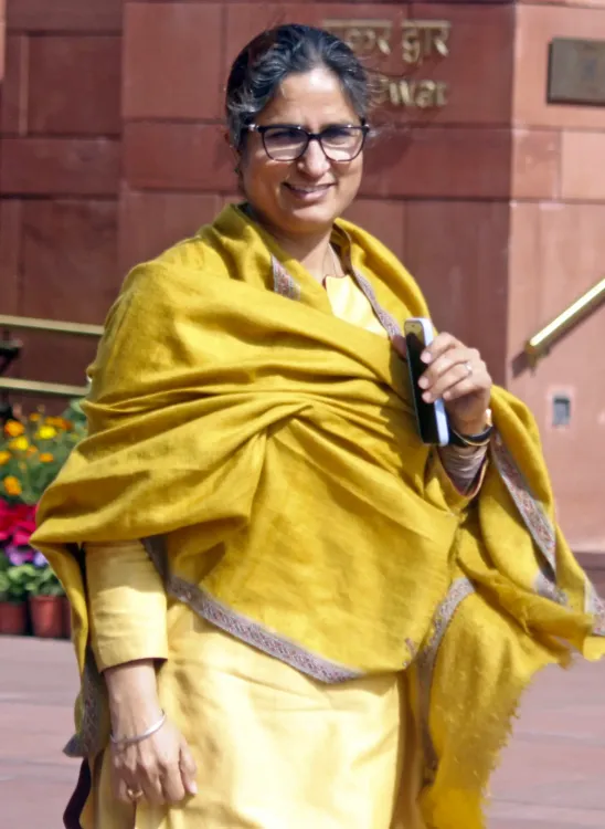 क्या सरकार महात्मा गांधी के नाम को लोगों के दिलों से हटाने की कोशिश कर रही है?: कांग्रेस सांसद