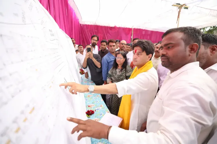 Scindia inspects proposed Chanderi hospital, directs timely quality construction