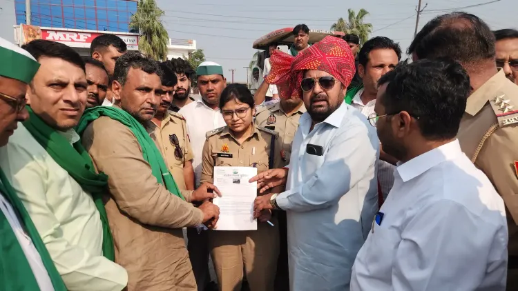 दादरी में किसानों का विरोध: SDM के गैरहाजिर रहने पर ACP को सौंपा ज्ञापन, महापंचायत का ऐलान