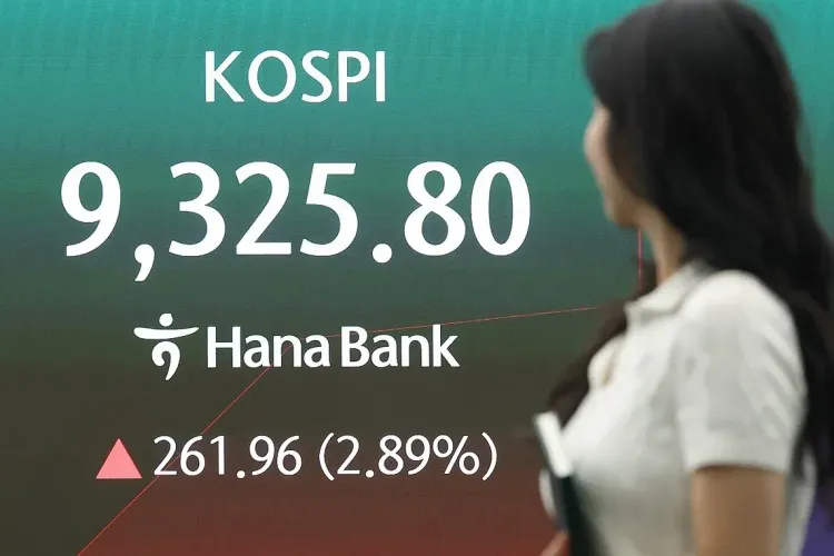 KOSPI surges 200 points past 9,264 on chip rally after historic 9,000 break