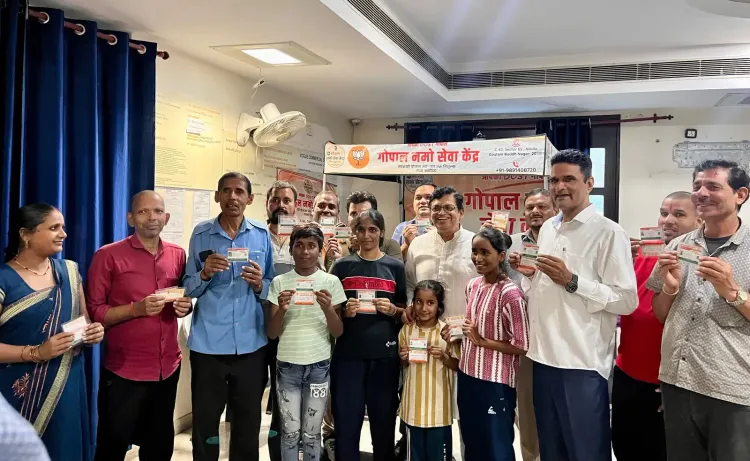 सेवा संकल्प अभियान का समापन: नोएडा में एक माह में 606 लोगों को सरकारी योजनाओं से जोड़ा गया