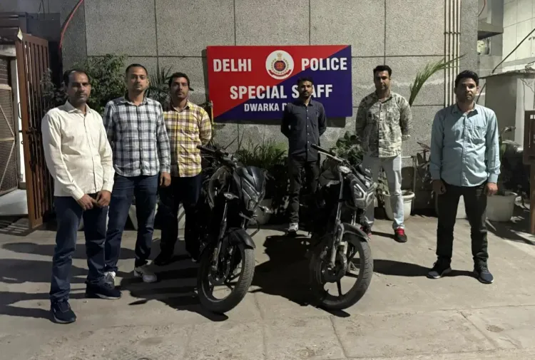 Delhi Police Arrests Seven Juveniles Linked to Motorcycle Theft Ring; Three Stolen Bikes Recovered