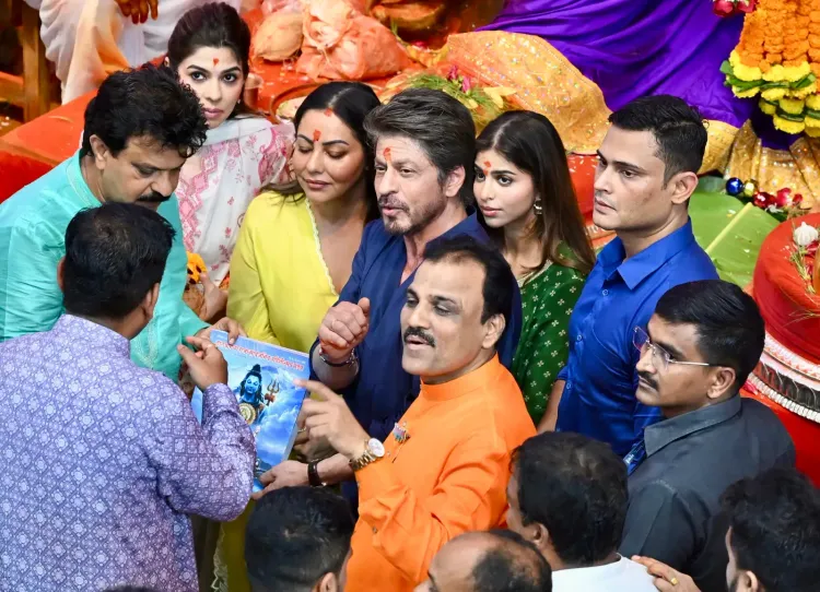 Shah Rukh Khan, Gauri, Suhana seek blessings at Lalbaugcha Raja 2026