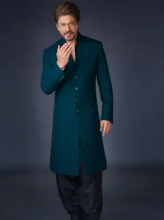 Shah Rukh Khan Spreads Joy and Peace This Eid: A Wish for Fulfilled Prayers