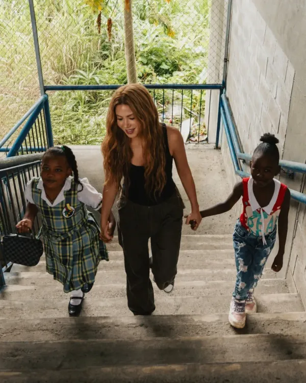 Shakira visits quake-hit Quibdo schools, pledges $1 million for Colombia