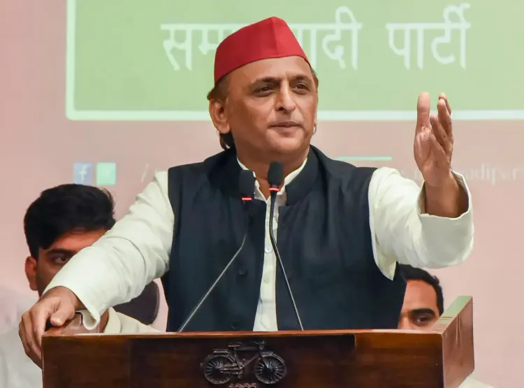 शंकराचार्य अपमान विवाद: अखिलेश यादव बोले — सनातन समाज BJP का 'सत्ता का मद' चूर-चूर करेगा