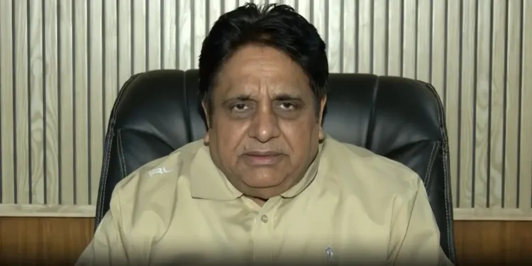 क्या शंकराचार्य को पीएम और सीएम के खिलाफ बोलना शोभा नहीं देता?