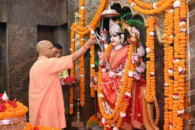 क्या शारदीय नवरात्रि में सीएम योगी ने मां पाटेश्वरी के चरणों में हाज़िरी लगाई?