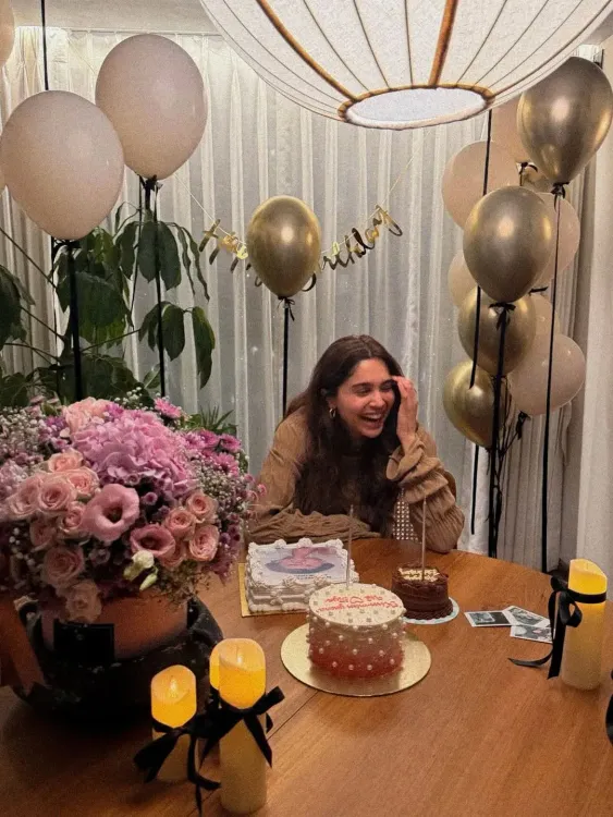 Sharvari's birthday cake delivers a hilarious verdict: No greetings, only gifts