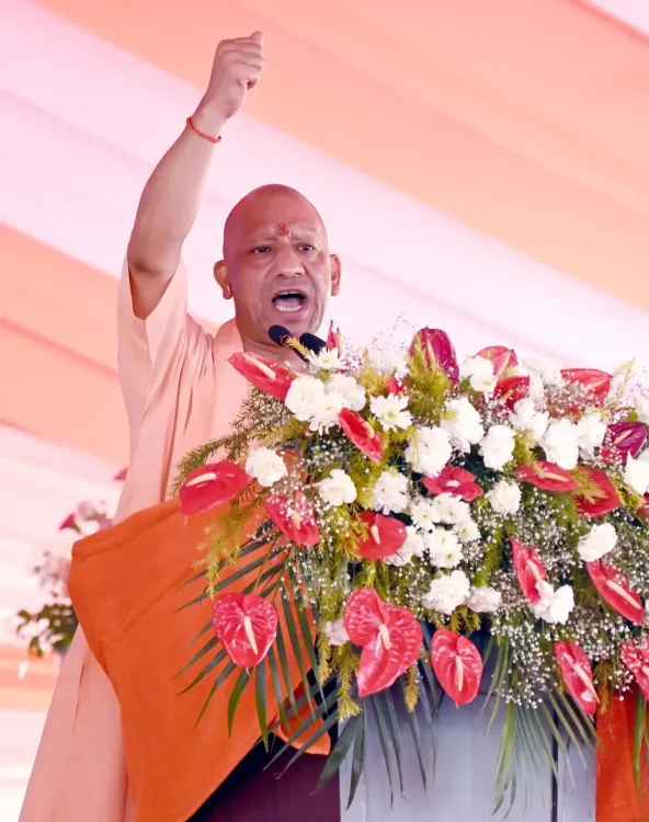क्या शासकीय योजनाओं को हड़पने वाले ही कहते हैं कि 'वंदे मातरम' नहीं गाएंगे?: सीएम योगी