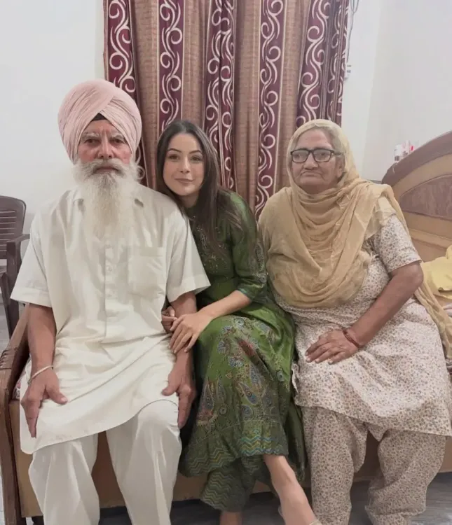 Shehnaaz Gill shares a picture with her "pyaare" grandparents