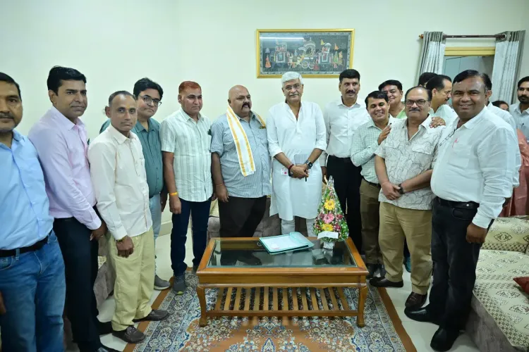 Shekhawat Holds Jan Sunwai at Jodhpur Circuit House