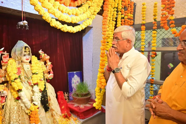 Shekhawat Offers Navami Prayers at Ratanada Durga Pandal