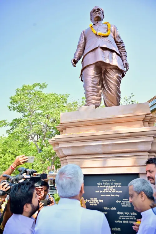 Shekhawat pays floral tribute to Bhairon Singh Shekhawat in Jodhpur