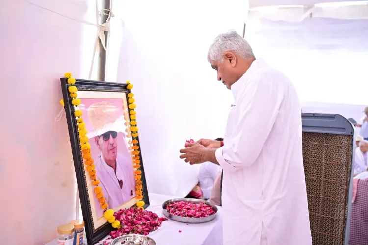 Shekhawat visits Jodhpur villages to console bereaved families
