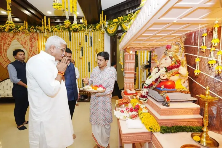 Shekhawat visits Varsha for Ganpati darshan with CM Fadnavis