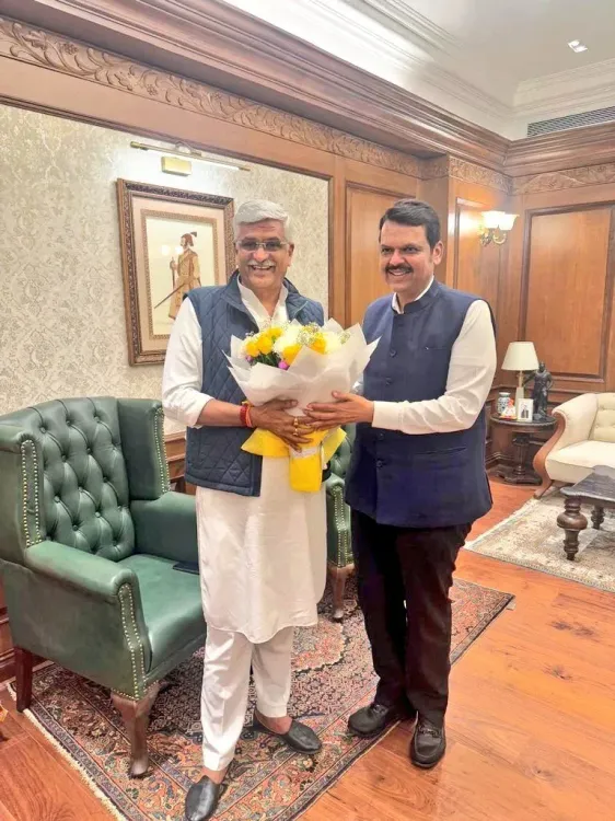 Shekhawat wishes CM Fadnavis on his birthday