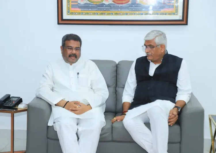 Shekhawat wishes Dharmendra Pradhan on birthday