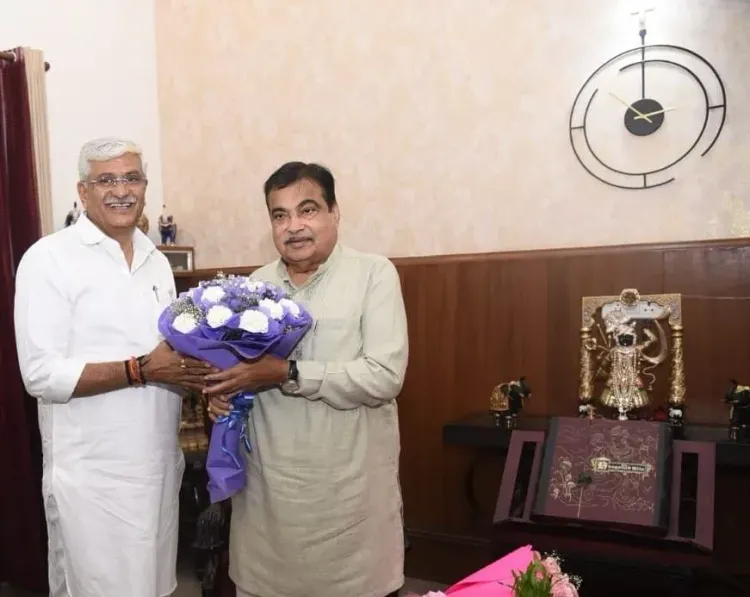 Shekhawat wishes Gadkari on birthday, hails public service