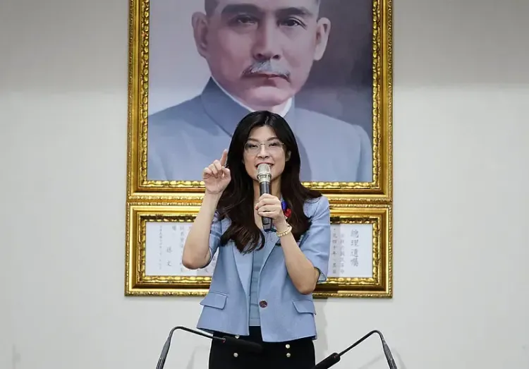 शी चिनफिंग ने कुओमिनतांग अध्यक्ष चेंग ली-वेन को मुख्यभूमि की यात्रा का निमंत्रण दिया