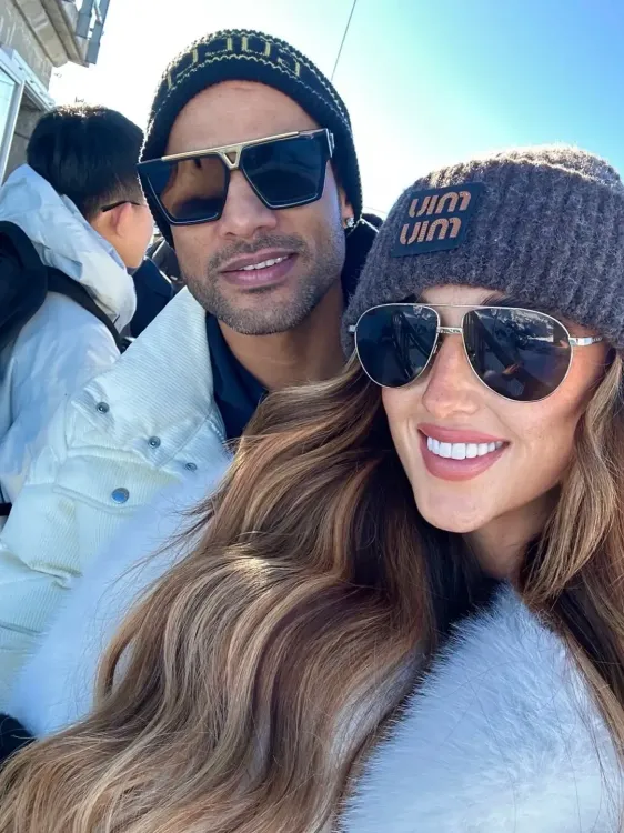 क्या शिखर धवन ने गर्लफ्रेंड सोफी शाइन से की सगाई?