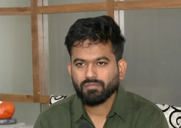 अभिजीत दिपके: शिक्षा का कोई मुद्दा उठे, कॉकरोच जनता पार्टी छात्रों के साथ खड़ी रहेगी