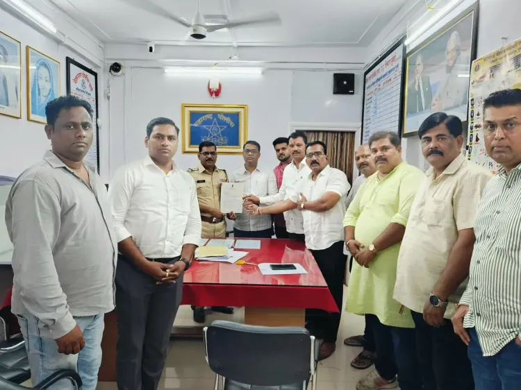 Complaint Lodged by Shiv Sena MLA Against Kunal Kamra at Mumbai Police Station