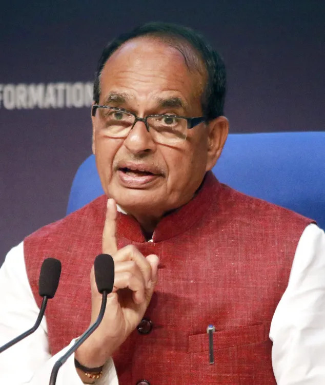 Shivraj Chouhan Urges Officials to Guarantee High-Quality Fertilisers, Seeds, and Pesticides for Farmers