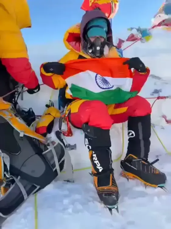 Shivraj Congratulates MP's Anjana Yadav on Everest Summit
