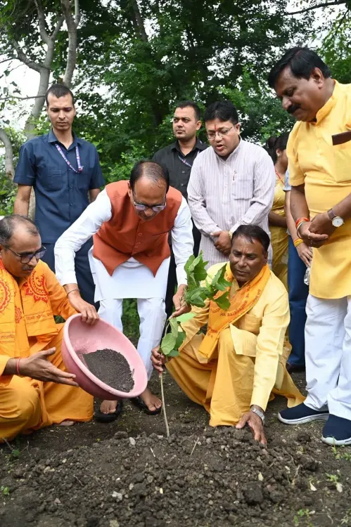 Shivraj plants sapling at Bhopal Smart City Park, urges 'Vriksh Mitra' pledge