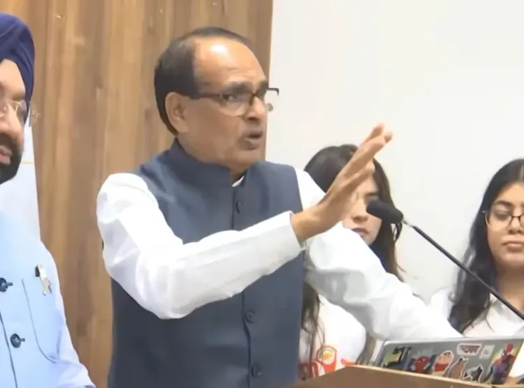 खेलो इंडिया संवाद: शिवराज सिंह चौहान ने दिल्ली में छात्राओं संग साझा किया 'विकसित भारत' का विजन
