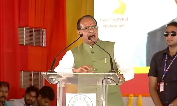 Shivraj Singh Chouhan hands MIS sanction to AP CM for mango procurement