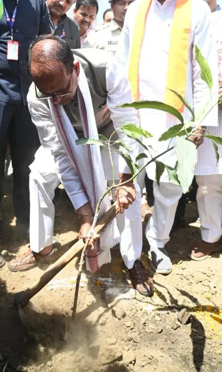 Shivraj Singh Chouhan Launches 'Khet Bachao Abhiyan' in MP's Raisen