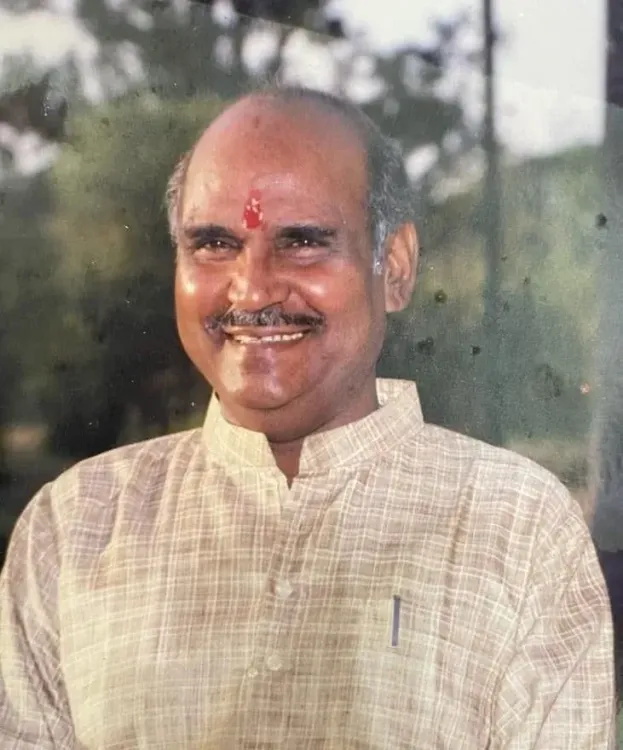 Shivraj Singh Chouhan Pays Tribute to BJP Veteran Phoolchand Verma