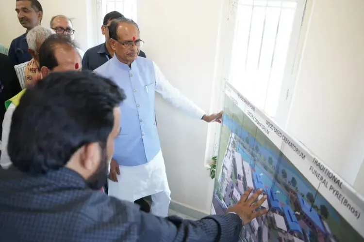 Shivraj Singh Chouhan Reviews Development Works in Patna