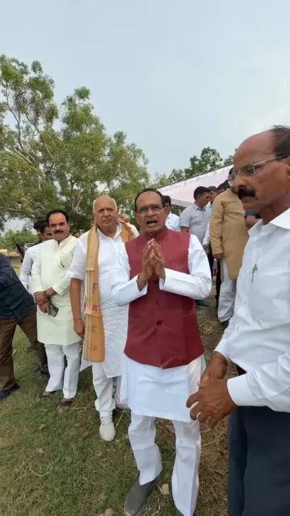 Shivraj Singh Chouhan visits Ayodhya varsity's integrated farming model