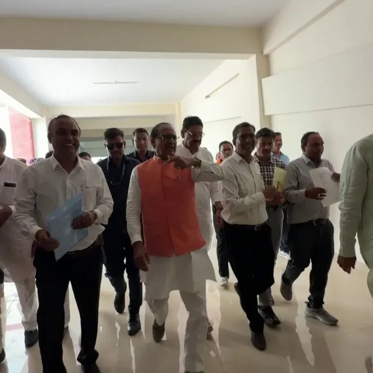 Shivraj Singh Chouhan Visits Ganjbasoda Agri College, Pledges Top-Tier Research Hub