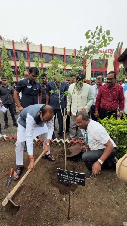 Shivraj Singh Chouhan visits ICAR-NBSS & LUP, discusses AI in farming