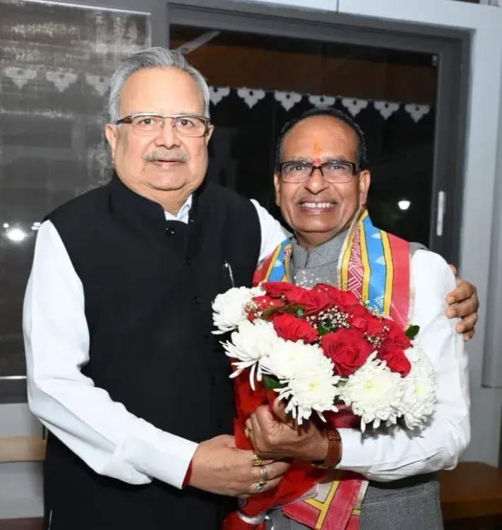 Shivraj wishes Raman Singh on birthday, hails him as 'elder brother'